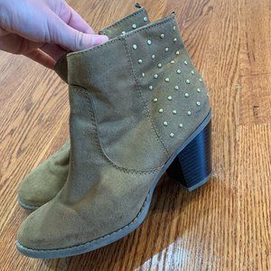 Tan/brown booties w/ studded details (size 8)